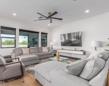 712 E Buist Avenue - Photo Thumbnail 14