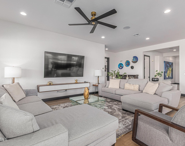 712 E Buist Avenue - Photo Thumbnail 12