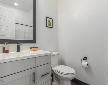 712 E Buist Avenue - Photo Thumbnail 40