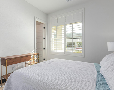 712 E Buist Avenue - Photo Thumbnail 30