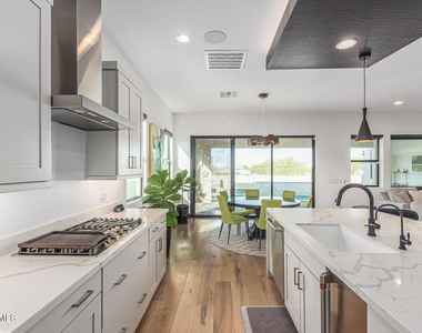 712 E Buist Avenue - Photo Thumbnail 16
