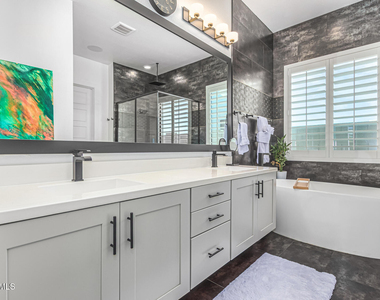 712 E Buist Avenue - Photo Thumbnail 24