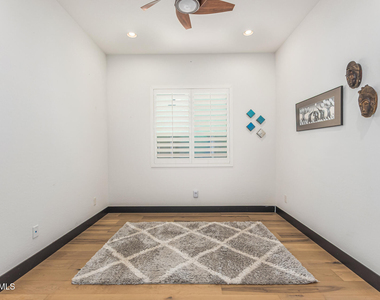 712 E Buist Avenue - Photo Thumbnail 31