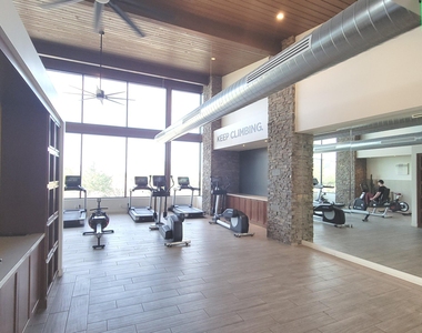 712 E Buist Avenue - Photo Thumbnail 57