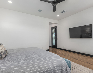 712 E Buist Avenue - Photo Thumbnail 23