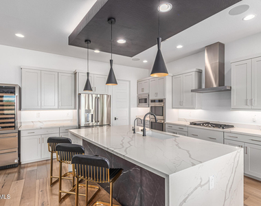 712 E Buist Avenue - Photo Thumbnail 17
