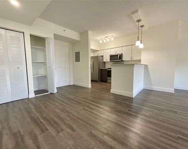 7707 Nw 7 Street - Photo Thumbnail 2