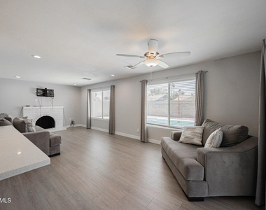 3715 E Sweetwater Avenue - Photo Thumbnail 3