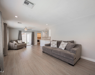 3715 E Sweetwater Avenue - Photo Thumbnail 4