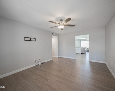 3715 E Sweetwater Avenue - Photo Thumbnail 10