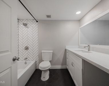 3715 E Sweetwater Avenue - Photo Thumbnail 18