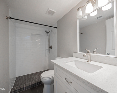 3715 E Sweetwater Avenue - Photo Thumbnail 14