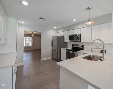 3715 E Sweetwater Avenue - Photo Thumbnail 6