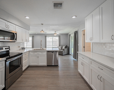 3715 E Sweetwater Avenue - Photo Thumbnail 8