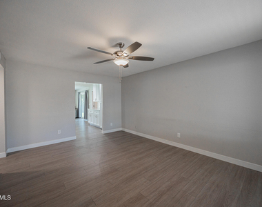 3715 E Sweetwater Avenue - Photo Thumbnail 11
