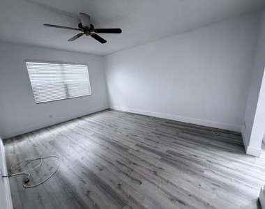 12901 Sw 15th Court - Photo Thumbnail 6