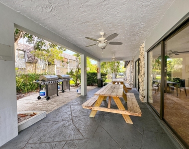 3109 Oakland Shores Drive - Photo Thumbnail 6
