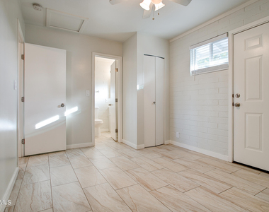 210 E Jones Avenue - Photo Thumbnail 12