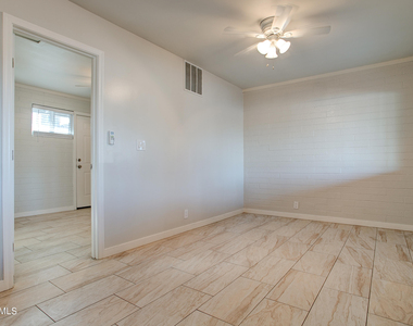 210 E Jones Avenue - Photo Thumbnail 10