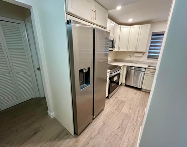 311 E Ocean Avenue - Photo Thumbnail 8