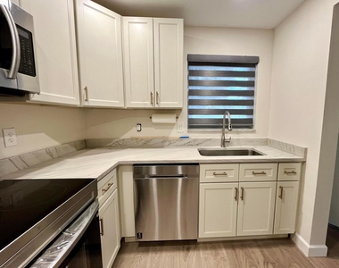311 E Ocean Avenue - Photo Thumbnail 5