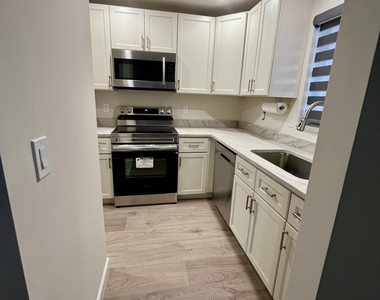 311 E Ocean Avenue - Photo Thumbnail 6