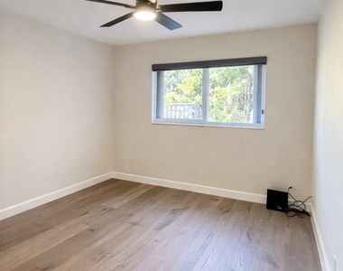311 E Ocean Avenue - Photo Thumbnail 11