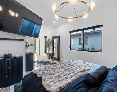 8614 E Highland Avenue - Photo Thumbnail 31