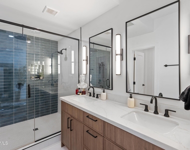 8614 E Highland Avenue - Photo Thumbnail 32
