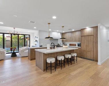 8614 E Highland Avenue - Photo Thumbnail 15