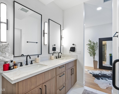 8614 E Highland Avenue - Photo Thumbnail 26