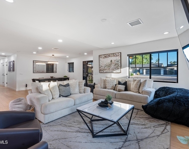 8614 E Highland Avenue - Photo Thumbnail 23
