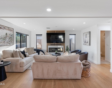 8614 E Highland Avenue - Photo Thumbnail 11