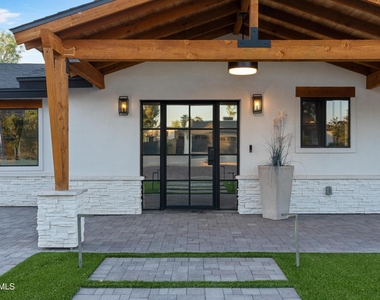 8614 E Highland Avenue - Photo Thumbnail 2