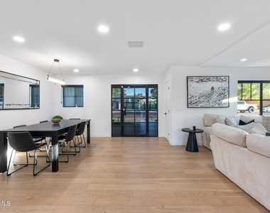 8614 E Highland Avenue - Photo Thumbnail 9