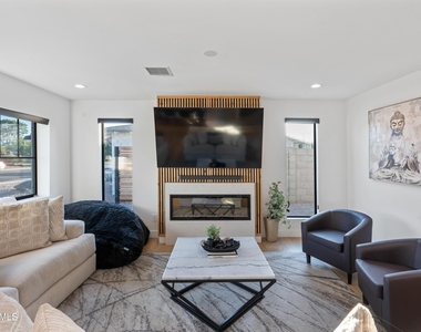 8614 E Highland Avenue - Photo Thumbnail 8
