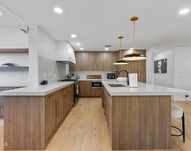 8614 E Highland Avenue - Photo Thumbnail 16