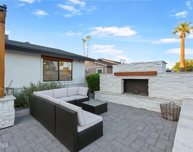 8614 E Highland Avenue - Photo Thumbnail 3