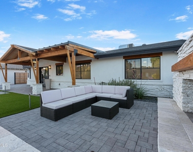 8614 E Highland Avenue - Photo Thumbnail 4