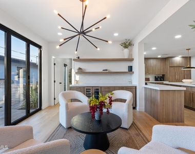 8614 E Highland Avenue - Photo Thumbnail 17