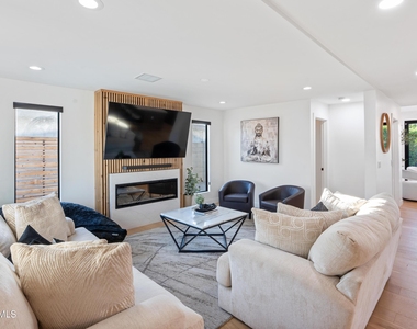 8614 E Highland Avenue - Photo Thumbnail 6