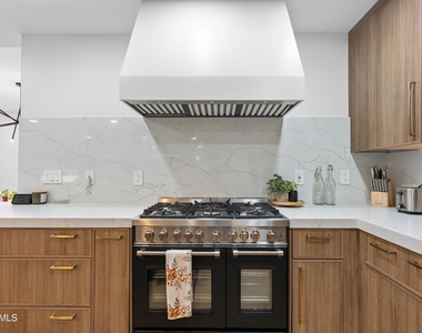 8614 E Highland Avenue - Photo Thumbnail 13