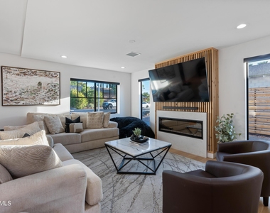 8614 E Highland Avenue - Photo Thumbnail 7