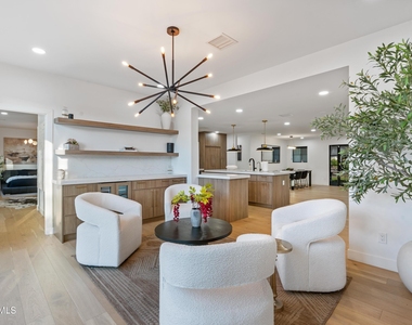 8614 E Highland Avenue - Photo Thumbnail 19