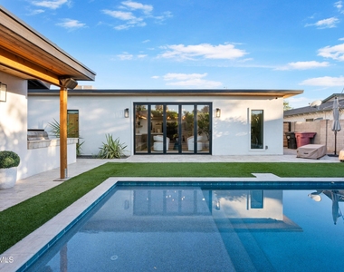 8614 E Highland Avenue - Photo Thumbnail 40