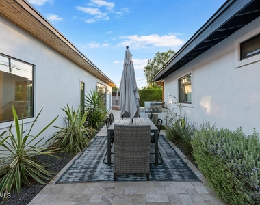 8614 E Highland Avenue - Photo Thumbnail 41