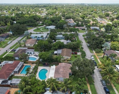 2440 Sw 16th Street - Photo Thumbnail 4