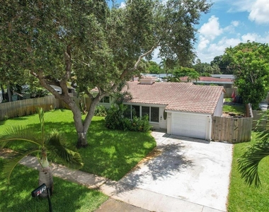 2440 Sw 16th Street - Photo Thumbnail 2