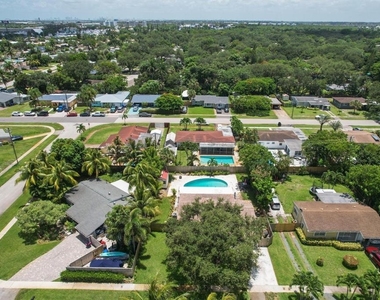 2440 Sw 16th Street - Photo Thumbnail 3