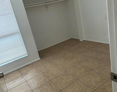2684 N 43rd Avenue - Photo Thumbnail 8